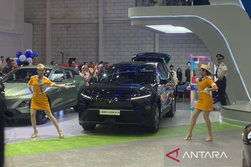 vinfast-limo-green-diluncurkan-dengan-harga-spesial-di-iims-2026