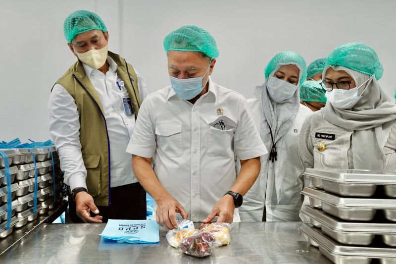 menko-pangan-cek-kesiapan-sppg-sediakan-menu-kering-mbg-saat-ramadhan