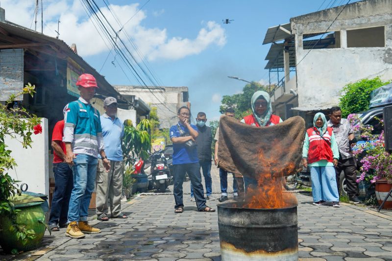 pelindo-bekali-warga-kenjeran-kesiapsiagaan-risiko-kebakaran