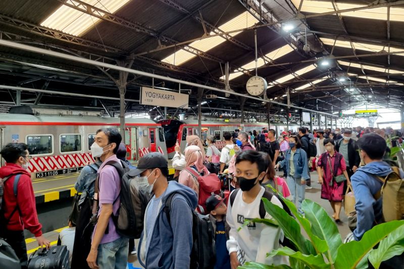 kai-perkuat-mobilitas-aglomerasi-jawa-tengah-lewat-layanan-kereta-api