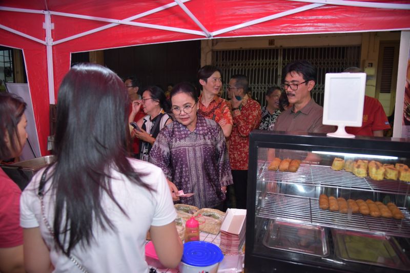 pasar-imlek-semawis-kembali-hadir-di-pecinan-semarang