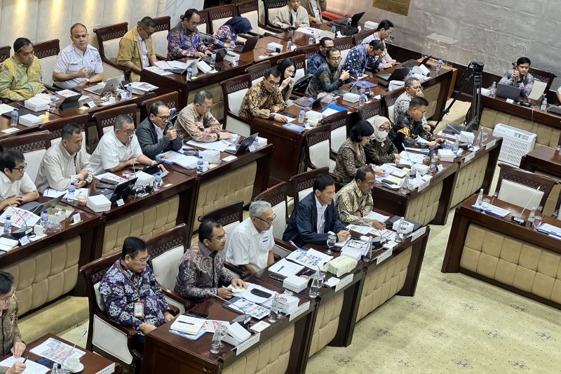 pemerintah-salurkan-rp18-triliun-untuk-tambah-rangkaian-kereta-kai