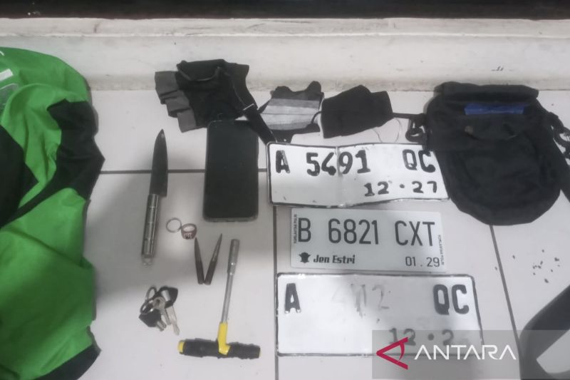 polisi-tangkap-dua-pencuri-bersenjata-tajam-di-tangerang