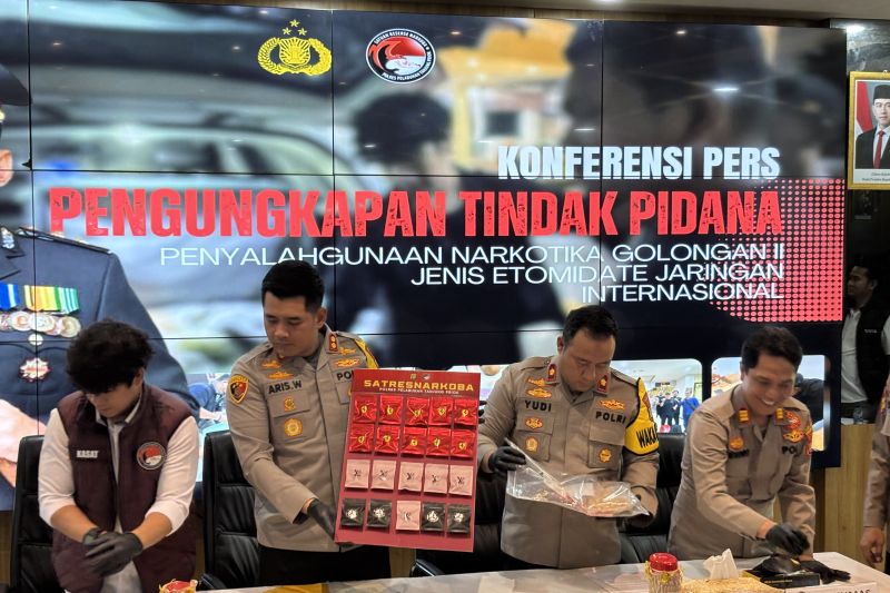 polisi-libatkan-ppatk-ungkap-jaringan-peredaran-etomidate