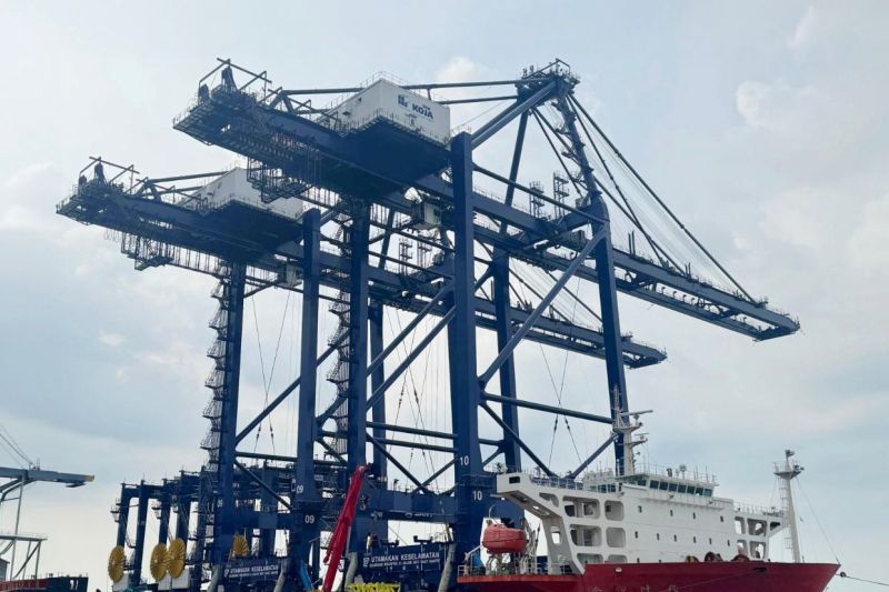 pelindo-datangkan-alat-bongkar-muat-baru-guna-tingkatkan-layanan