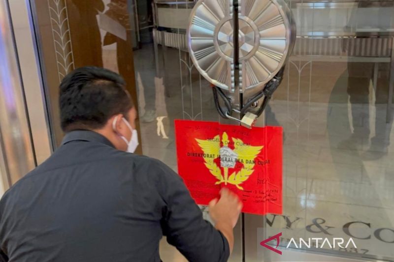 bea-cukai-jakarta-segel-sejumlah-toko-perhiasan-mewah