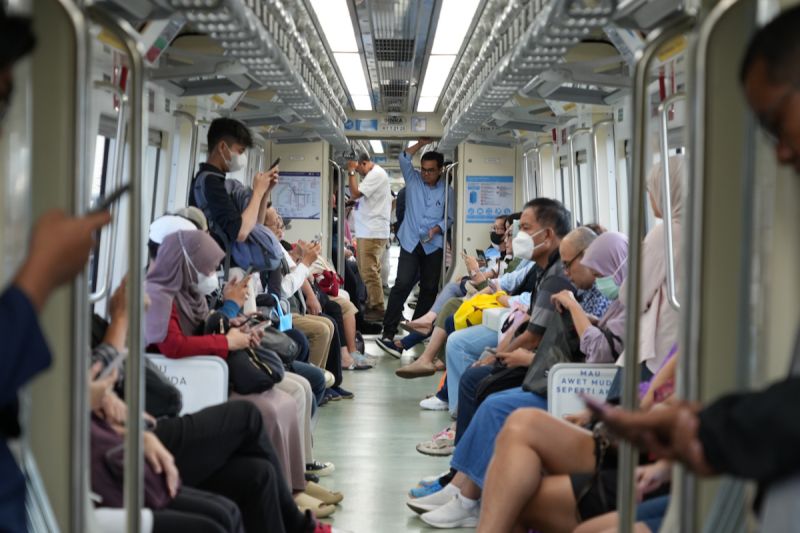 stasiun-harjamukti-dan-dukuh-atas-jadi-titik-terpadat-lrt-jabodebek