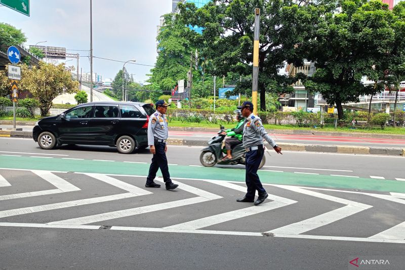 total-18-mata-kucing-di-underpass-cawang-jaktim-hilang-dicuri