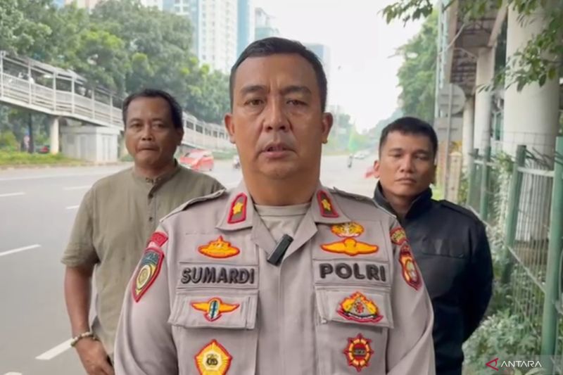 polisi-buru-pelaku-pencuri-belasan-mata-kucing-di-cawang-jaktim