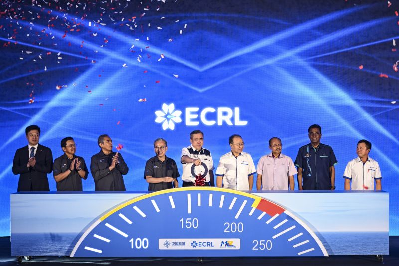 ecrl-malaysia-luncurkan-rangkaian-kereta-penumpang-dan-kargo-pertama