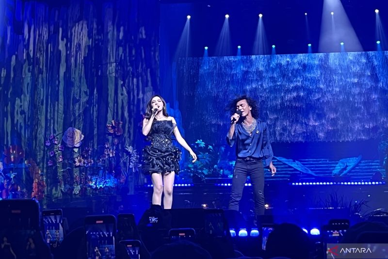 Kaka Slank nyanyikan lagu “Sia-Sia” di konser KOMA Mahalini