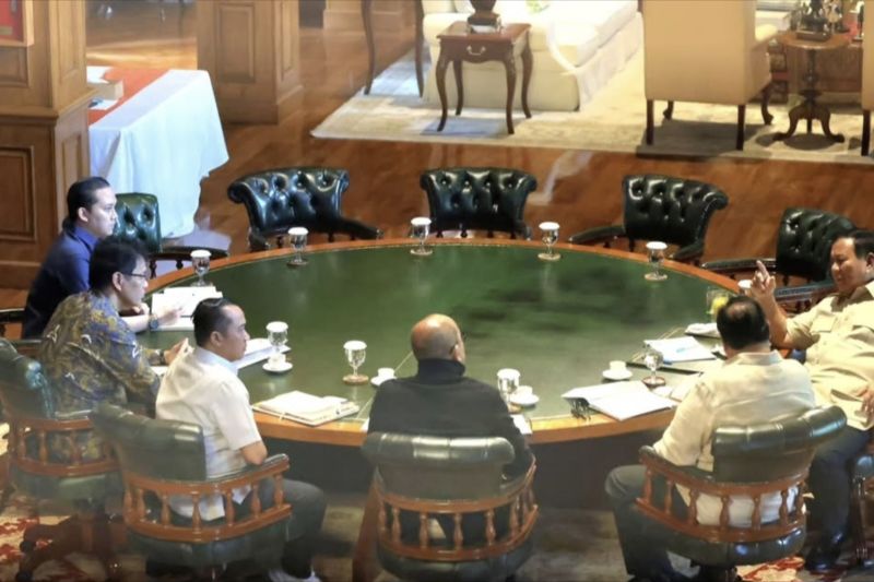 di-hambalang-prabowo-susun-strategi-perundingan-ekonomi-ri-as