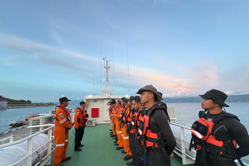 KN-SAR Baladewa cari KLM Nur Ainun tenggelam di Selat Makassar