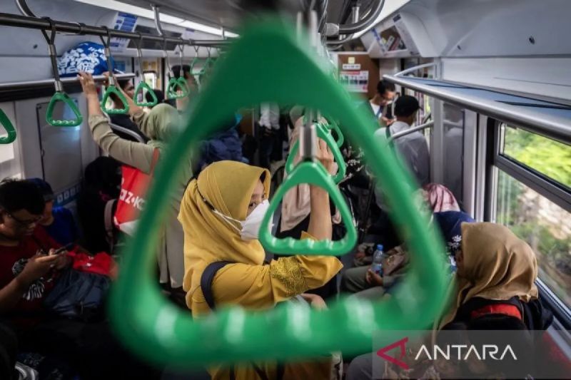 kai-commuter-penumpang-dapat-berbuka-puasa-di-krl-saat-ramadhan