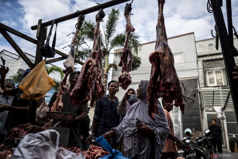 warga-antusias-berburu-daging-meugang-di-pasar-lhokseumawe-aceh