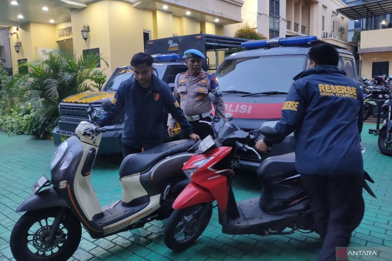 gasak-dua-motor-di-gropet-jakbar-berujung-diringkus-polisi
