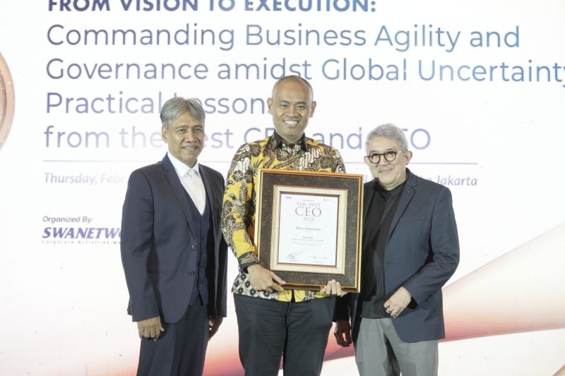 Direktur Utama PT Dahana Hary Irmawan Raih The Best CEO 2025