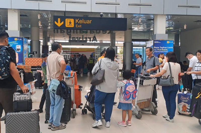 Jelang imlek, Bandara Depati Amir catat lonjakan penumpang 