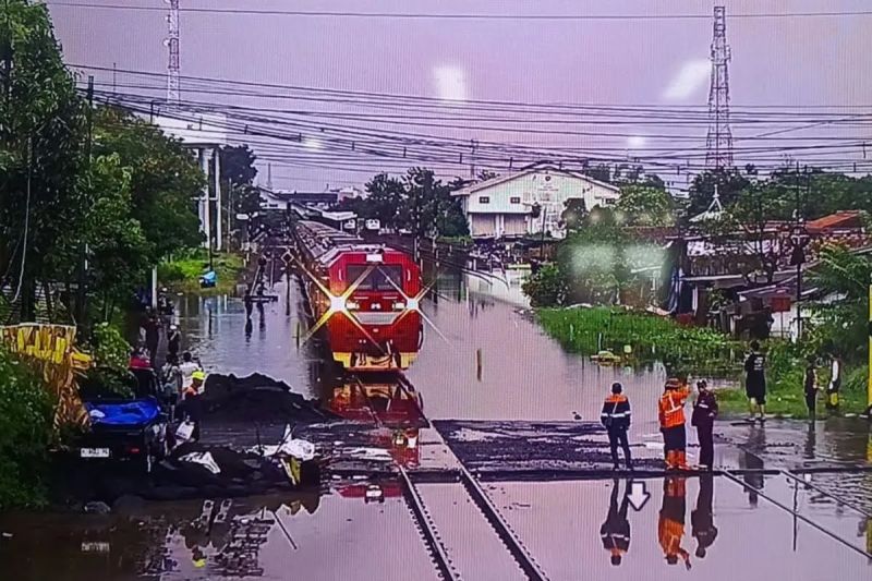 menteri-pu-sebut-akan-ada-satgas-bersama-antisipasi-banjir-rel-kereta