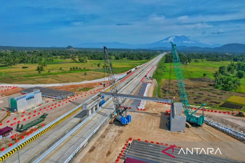 hutama-karya-terapkan-rekayasa-lalu-lintas-jalan-tol-padang-sicincin