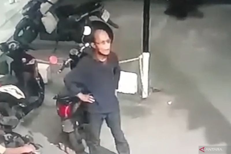 polisi-buru-pria-yang-mengaku-kasat-narkoba-dan-gondol-motor-di-jaktim