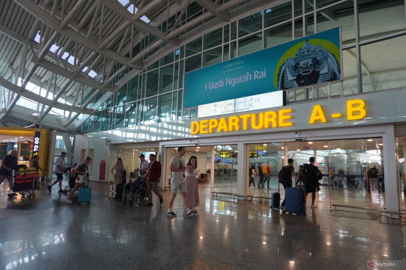 bandara-bali-laporkan-35-penerbangan-batal-dampak-konflik-di-timteng