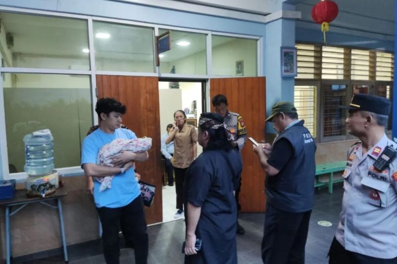 polisi-bayi-yang-ditemukan-di-kebayoran-baru-ternyata-masih-berumur-7-hari