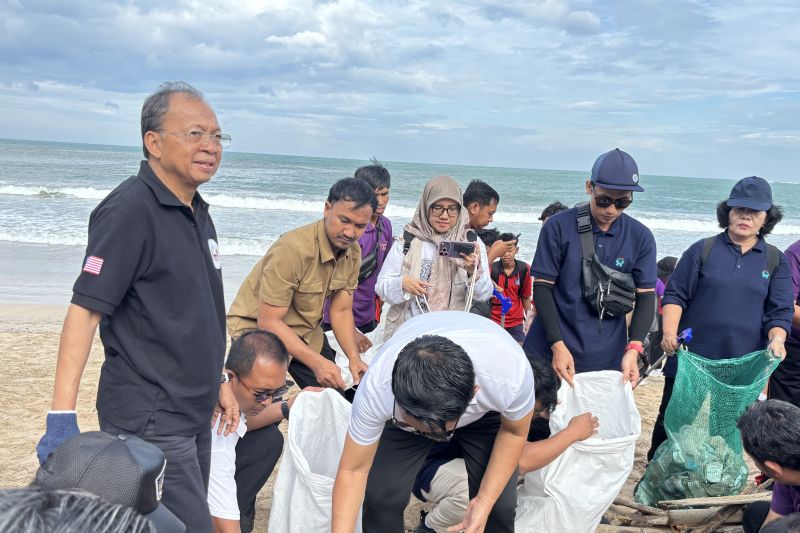 gubernur-bali-sebut-konflik-timur-tengah-berdampak-ke-kunjungan-wisman