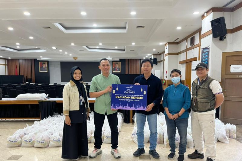 peruri-salurkan-bantuan-sembako-hingga-santunan-anak-pada-ramadhan