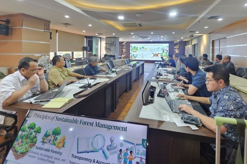 kemenhut-tegaskan-komitmen-pengelolaan-hutan-secara-berkelanjutan