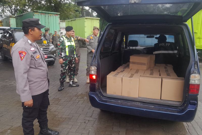 satpol-pp-dki-sita-300-botol-minol-ilegal