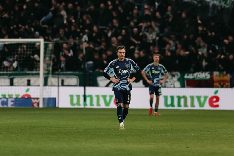 Maarten Paes starter, Ajax Amsterdam kalah 1-3 di markas Groningen
