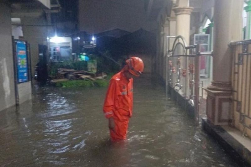 Banjir di Jakarta rendam 39 RT dan 13 ruas jalan pada Minggu 