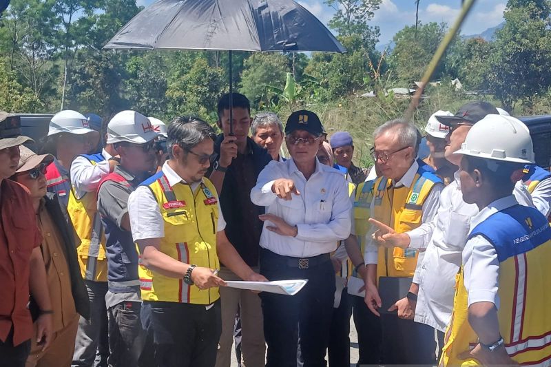 menteri-pu-longsor-di-aceh-tengah-melambat-usai-penutupan-aliran-air