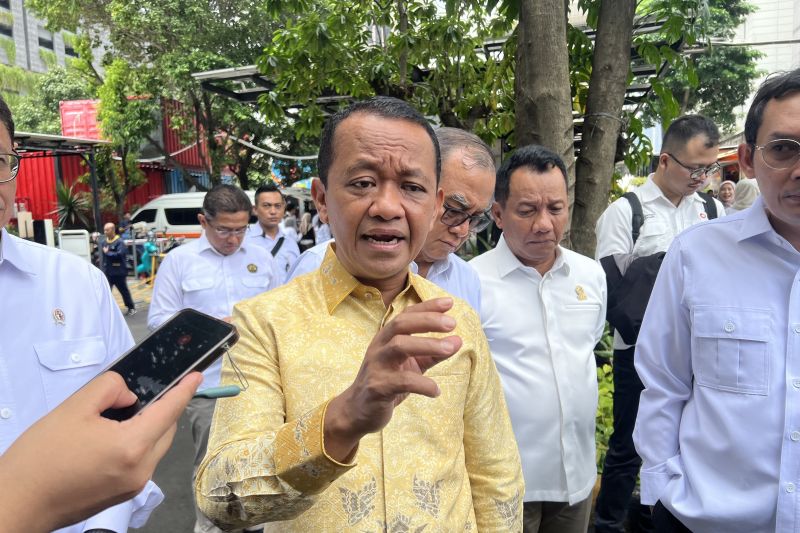 bahlil-harga-pertalite-tak-naik-meski-minyak-dunia-capai-118-dolar-as