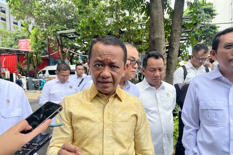 bahlil-akan-beri-insentif-konversi-motor-bensin-jadi-listrik