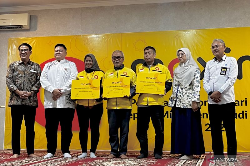 maxim-serahkan-bhr-kepada-50-ribu-lebih-mitra-pengemudi