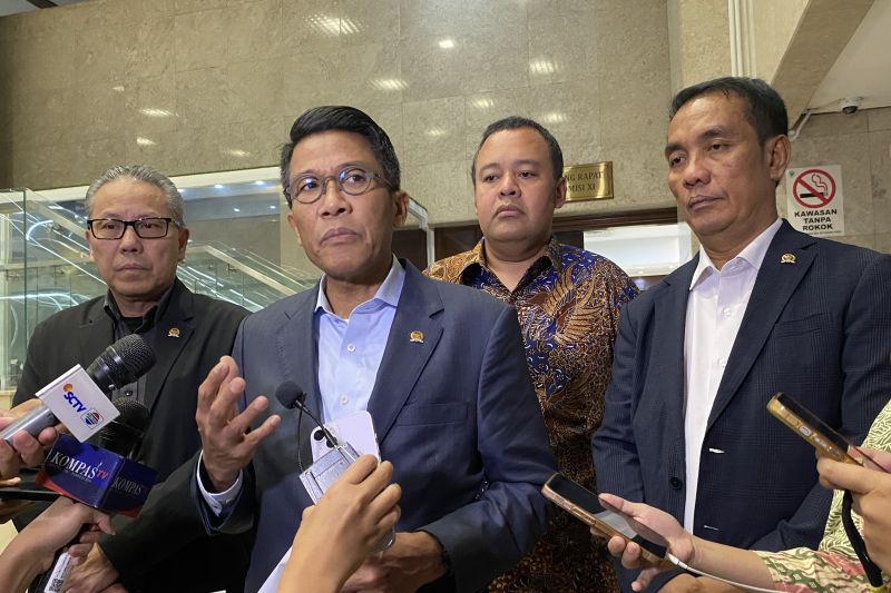 komisi-xi-percepatan-pemilihan-adk-ojk-untuk-beri-kepastian-pasar