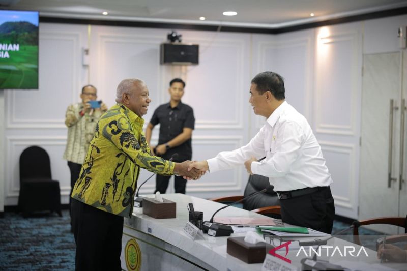 gubernur-papua-barat-temui-mentan-bahas-penguatan-sektor-pangan