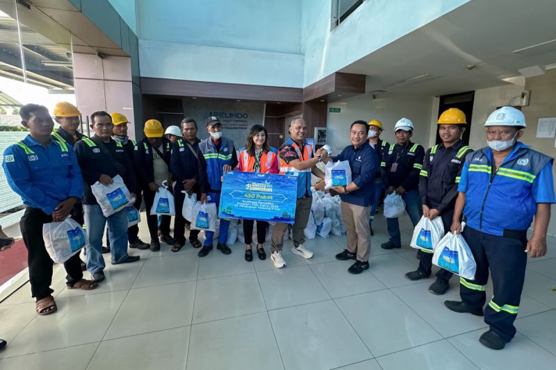 ptp-nonpetikemas-salurkan-1000-paket-sembako-dan-bantu-anak-yatim