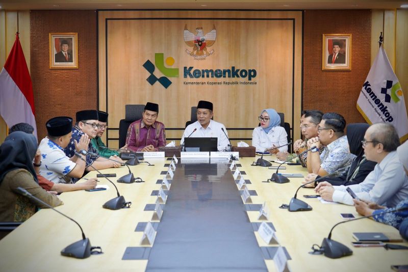 kemenkop-gandeng-al-washliyah-kembangkan-usaha-koperasi-syariah