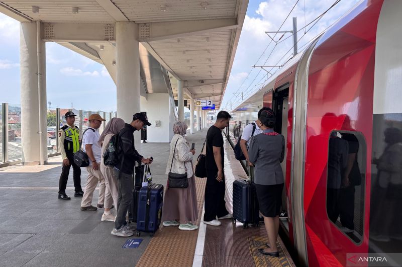 kcic-prediksi-penumpang-whoosh-meningkat-4-persen-pada-lebaran-2026