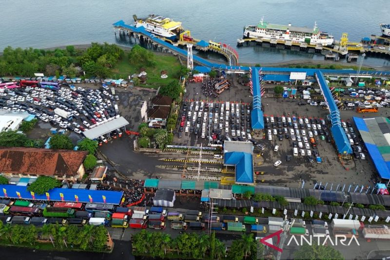 asdp-ketapang-operasikan-40-kapal-feri-urai-antrean-di-gilimanuk