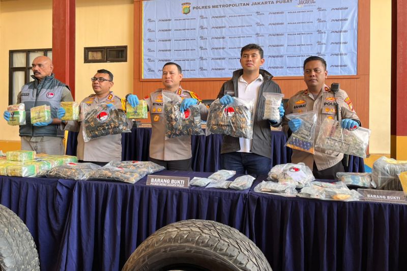 polisi-bekuk-pengedar-narkotika-jaringan-medan-jakarta-barbuk-267-kg