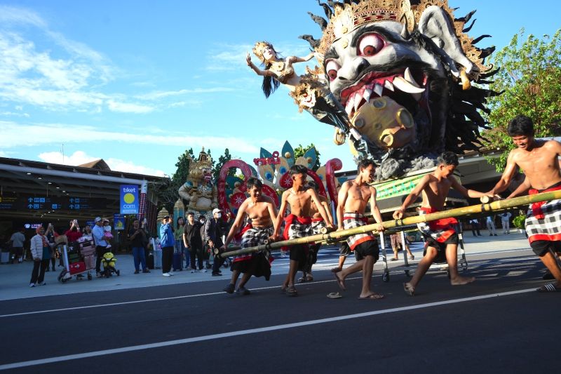 bandara-bali-beroperasi-kembali-setelah-tutup-24-jam-untuk-nyepi
