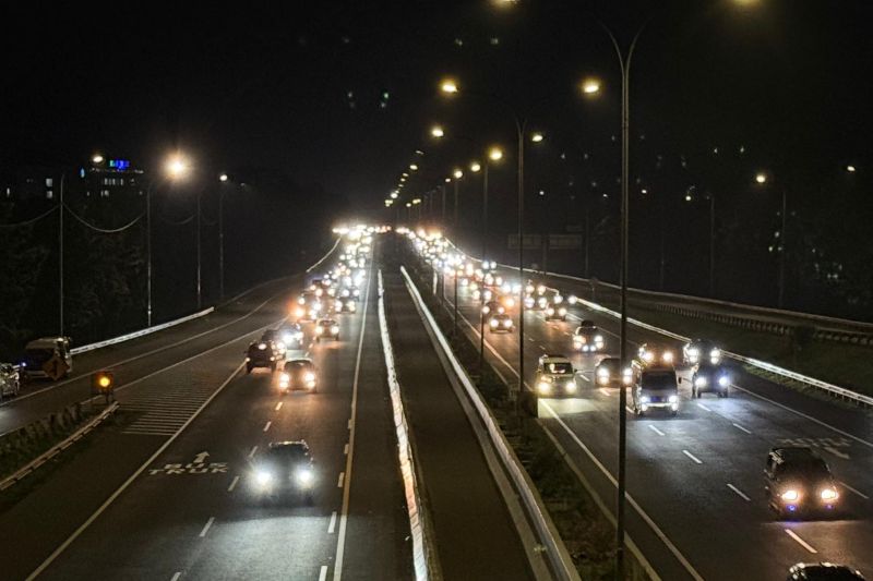 tol-cipali-dilintasi-56-ribu-kendaraan-menuju-jakarta-pada-senin-malam