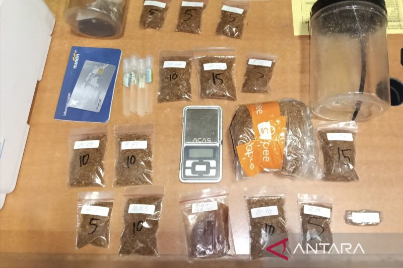 polisi-gagalkan-peredaran-tembakau-sintetis-ratusan-gram-di-jaksel