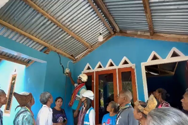 pln-nyalakan-listrik-untuk-warga-di-perbatasan-ri-timor-leste