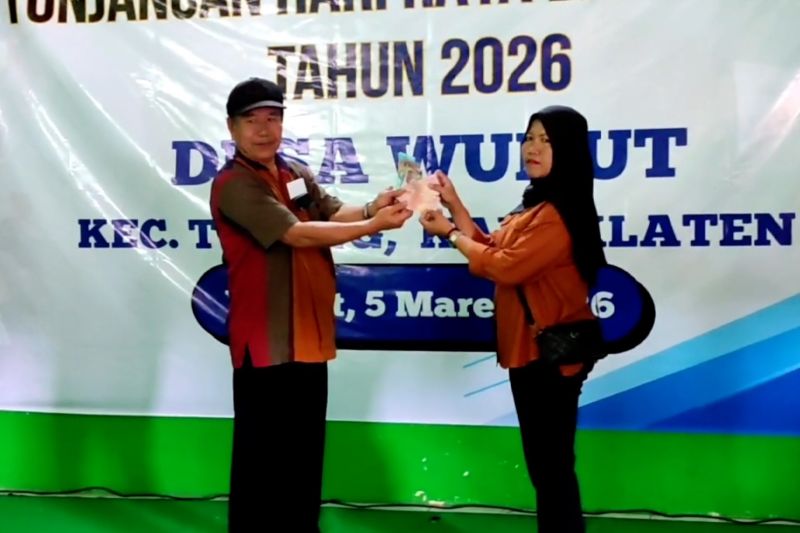 ribuan-warga-desa-wunut-klaten-terima-thr-dari-hasil-bumdes