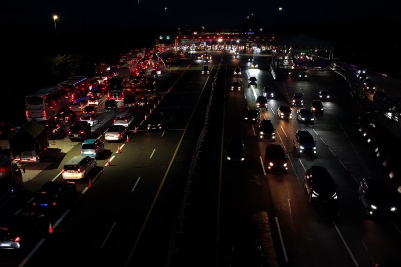 tol-cikampek-arah-palimanan-padat-karena-rekayasa-lalin-menuju-jakarta